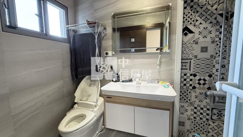 兩年屋平車三房華廈房屋室內格局與周邊環境