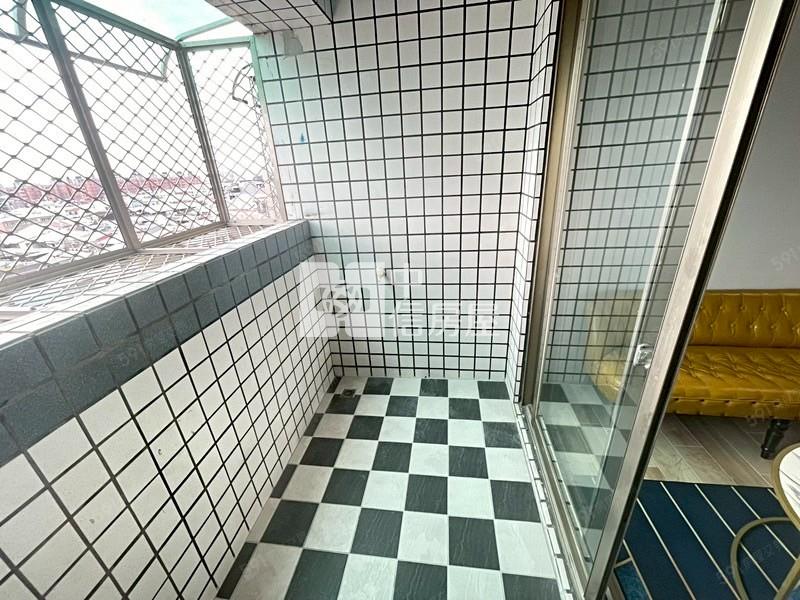 低總價三房車位房屋室內格局與周邊環境