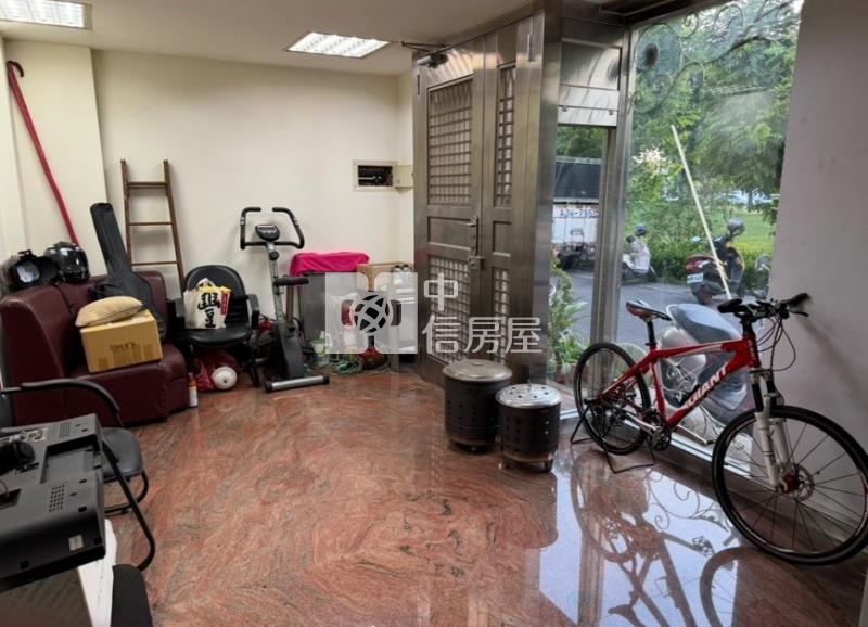 豐年社區面公園大面寬店住房屋室內格局與周邊環境