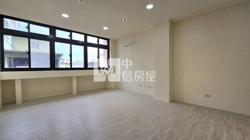 中壢中正公園全新整理電梯美華廈大三房房屋室內格局與周邊環境