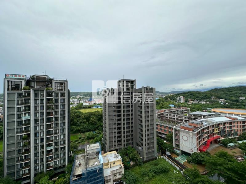 竹北縣三高樓層精裝大兩房平車面山景房屋室內格局與周邊環境