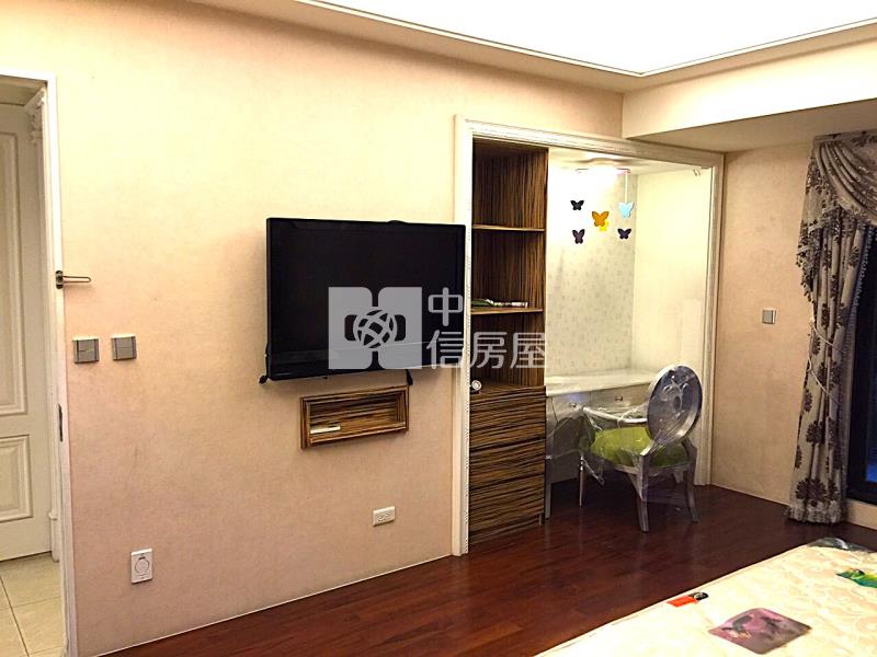 由鉅大謙5房3平車房屋室內格局與周邊環境