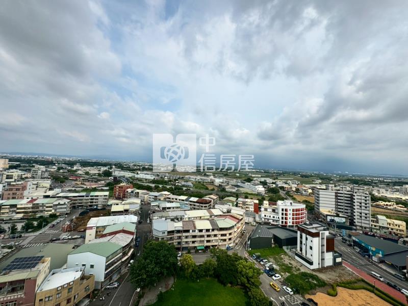 斗南合總君悅二房平車景觀大樓房屋室內格局與周邊環境