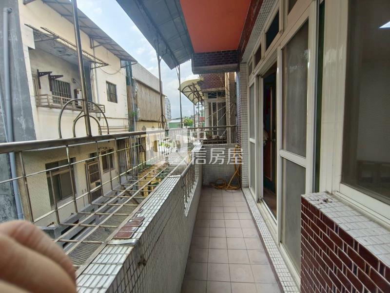 ▲近廟口南榮路頂加大空間房屋室內格局與周邊環境