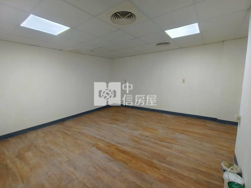 ▲近廟口南榮路頂加大空間房屋室內格局與周邊環境