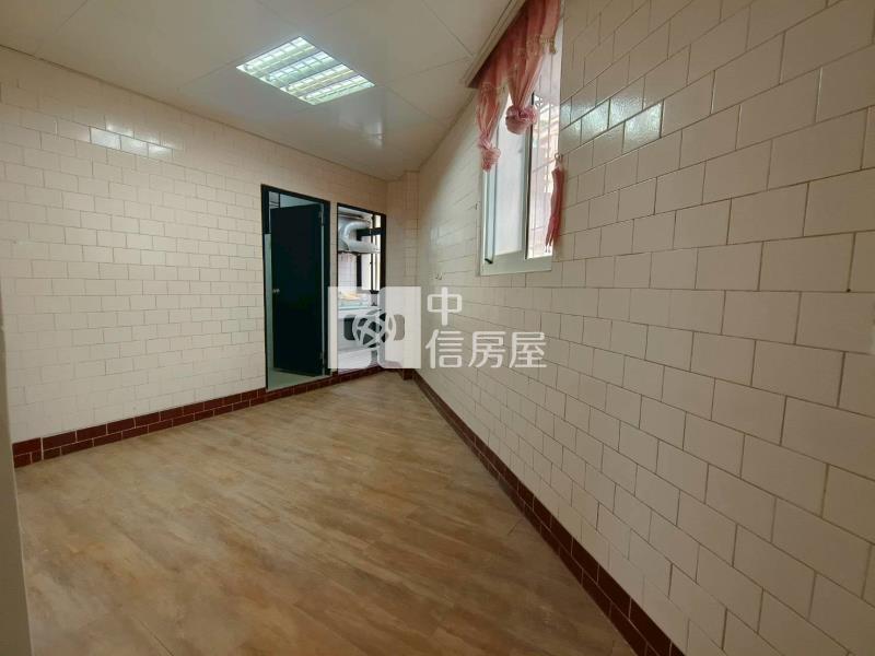 ▲近廟口南榮路頂加大空間房屋室內格局與周邊環境
