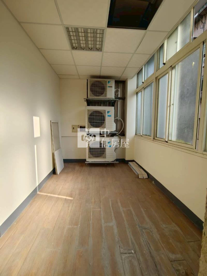 ▲近廟口南榮路頂加大空間房屋室內格局與周邊環境