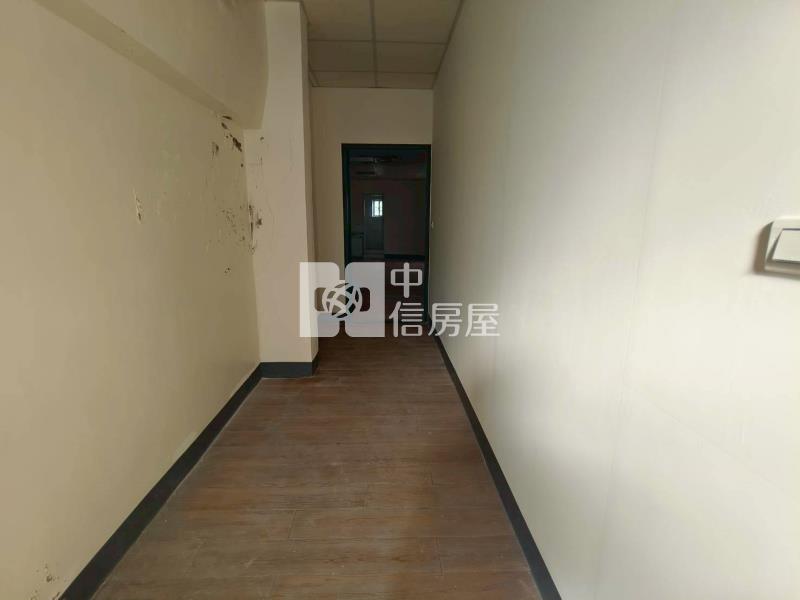 ▲近廟口南榮路頂加大空間房屋室內格局與周邊環境