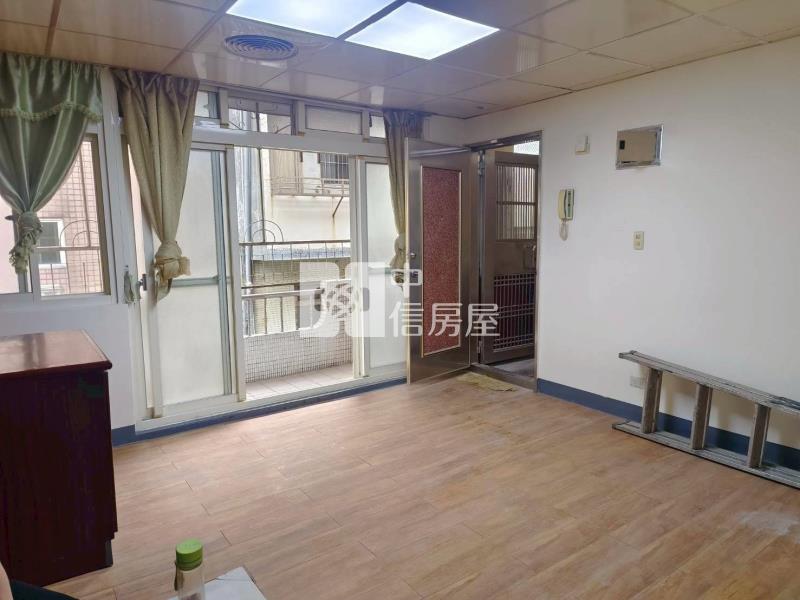 ▲近廟口南榮路頂加大空間房屋室內格局與周邊環境
