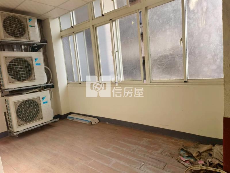 ▲近廟口南榮路頂加大空間房屋室內格局與周邊環境