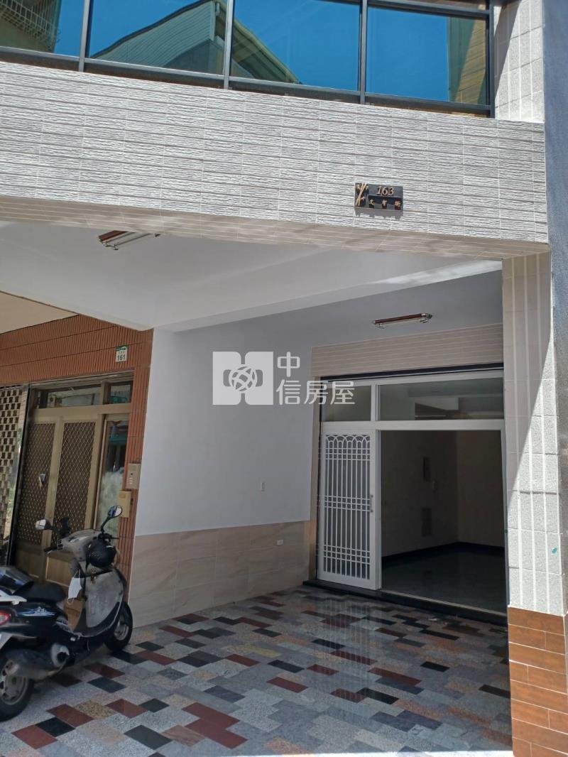 鳳山青年翻新邊間透天房屋室內格局與周邊環境