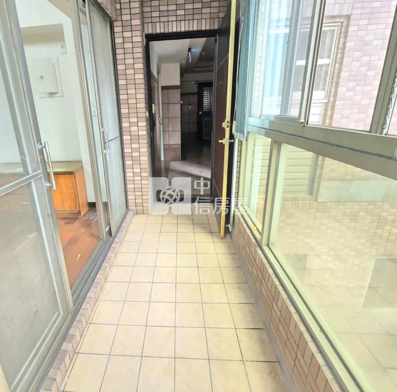 太子臻品三房車位房屋室內格局與周邊環境