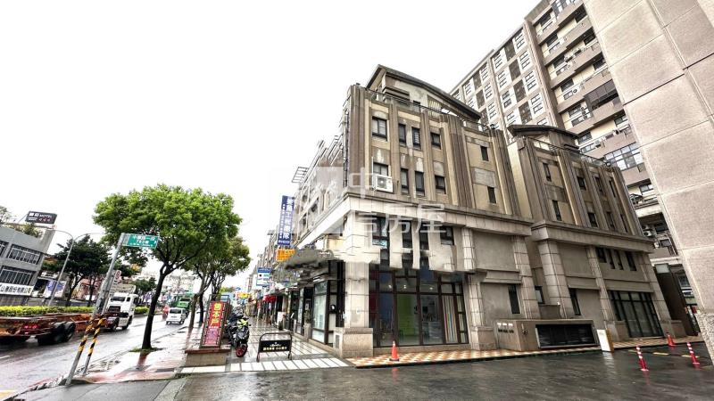 K02.湯城世紀領袖透天區邊間店面【捷運新北園區站加盟店】房屋室內格局與周邊環境