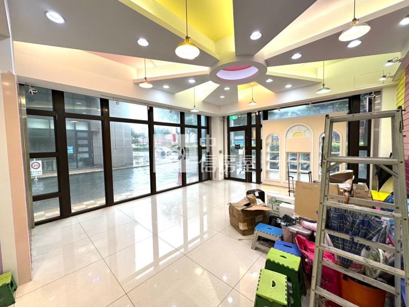 K02.湯城世紀領袖透天區邊間店面【捷運新北園區站加盟店】房屋室內格局與周邊環境