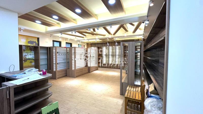 K02.湯城世紀領袖透天區邊間店面【捷運新北園區站加盟店】房屋室內格局與周邊環境