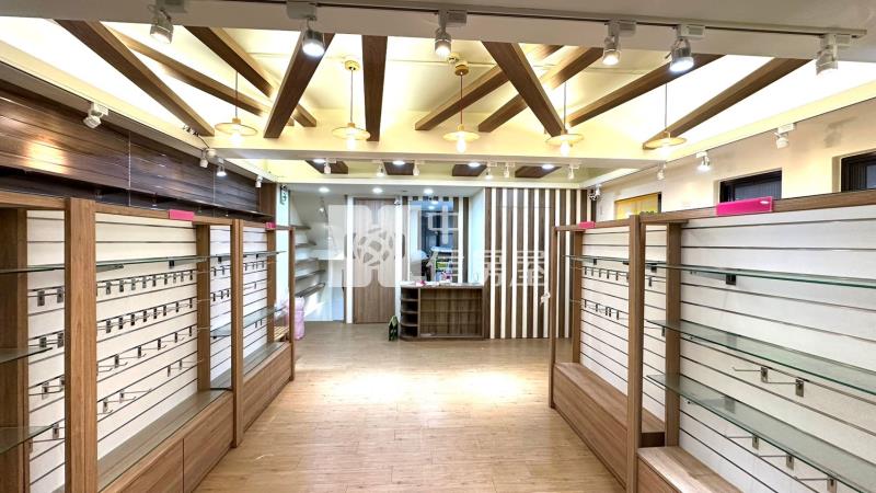 K02.湯城世紀領袖透天區邊間店面【捷運新北園區站加盟店】房屋室內格局與周邊環境