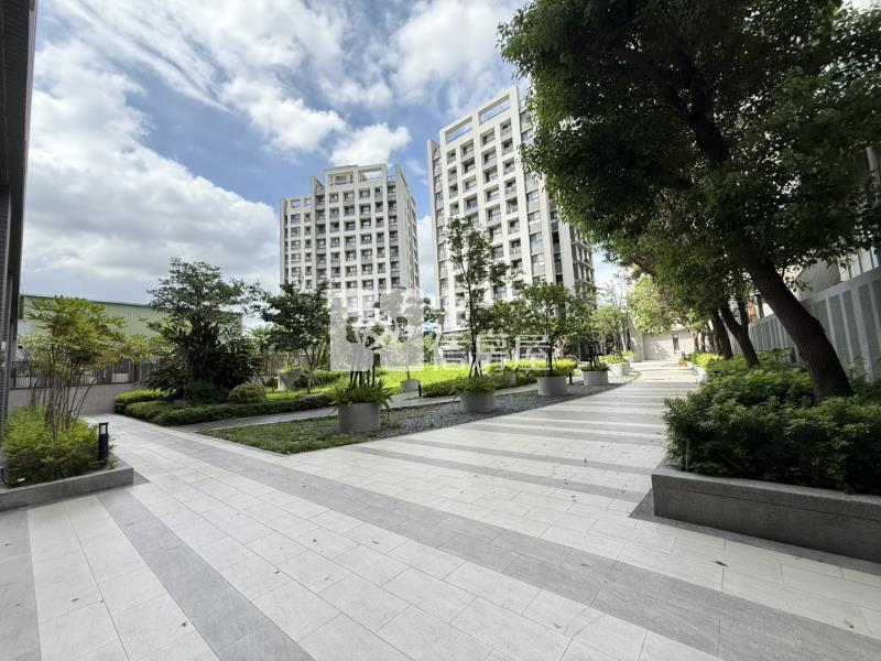 新仁商圈7年屋大三房+類平面休旅車位房屋室內格局與周邊環境