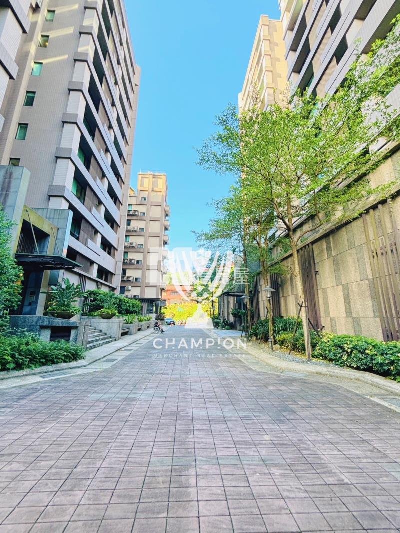 【冠軍】涵悅稀有亮麗4房+平面車位房屋室內格局與周邊環境