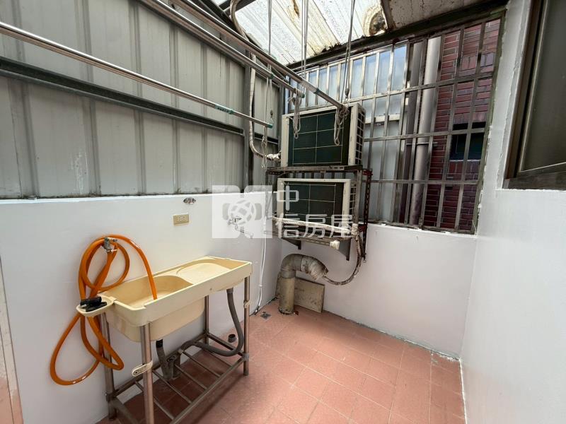 好市多臨路透天房屋室內格局與周邊環境