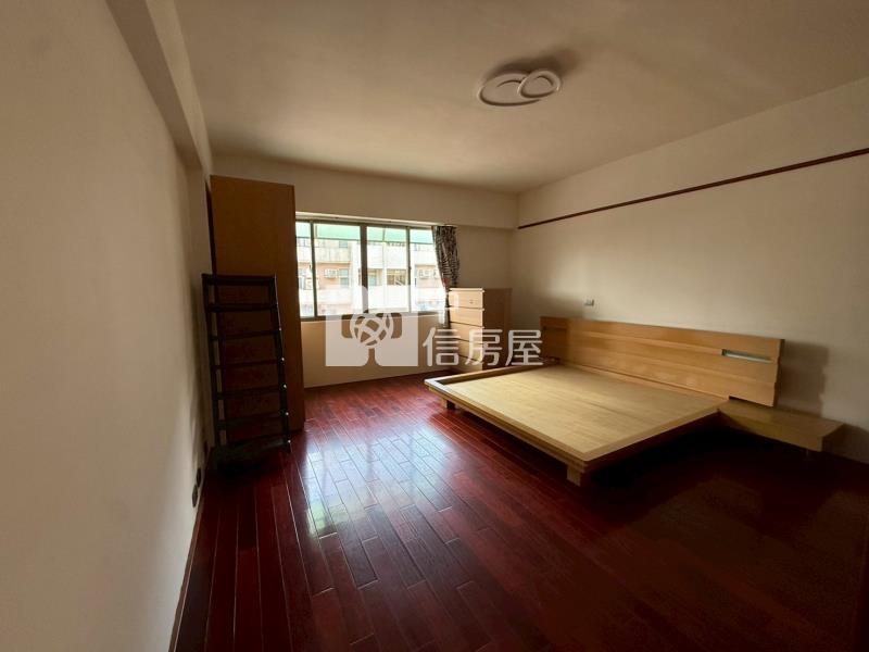 好市多臨路透天房屋室內格局與周邊環境