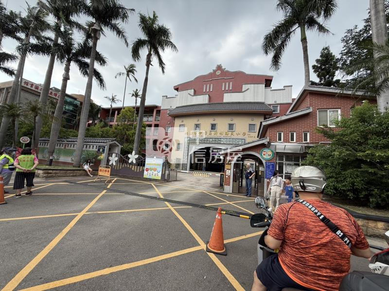 中壢觀光夜市一樓店面房屋室內格局與周邊環境