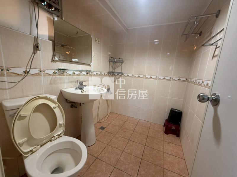 南區免千萬次頂樓三房房屋室內格局與周邊環境