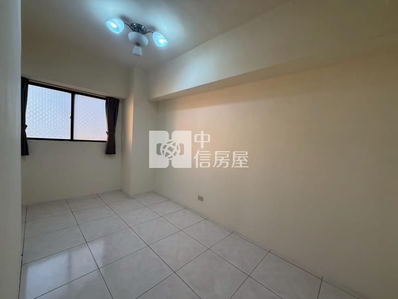 南區免千萬次頂樓三房房屋室內格局與周邊環境