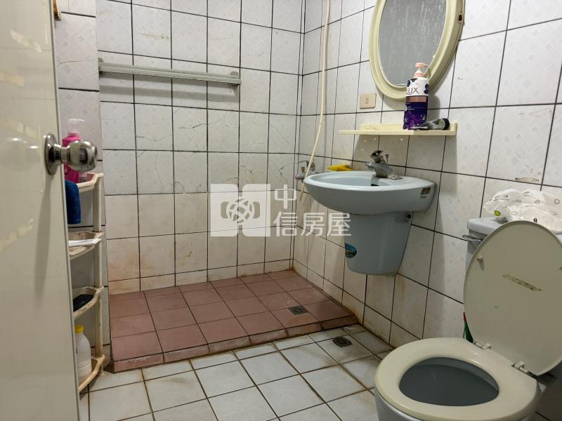 南區中興河畔電梯華廈房屋室內格局與周邊環境