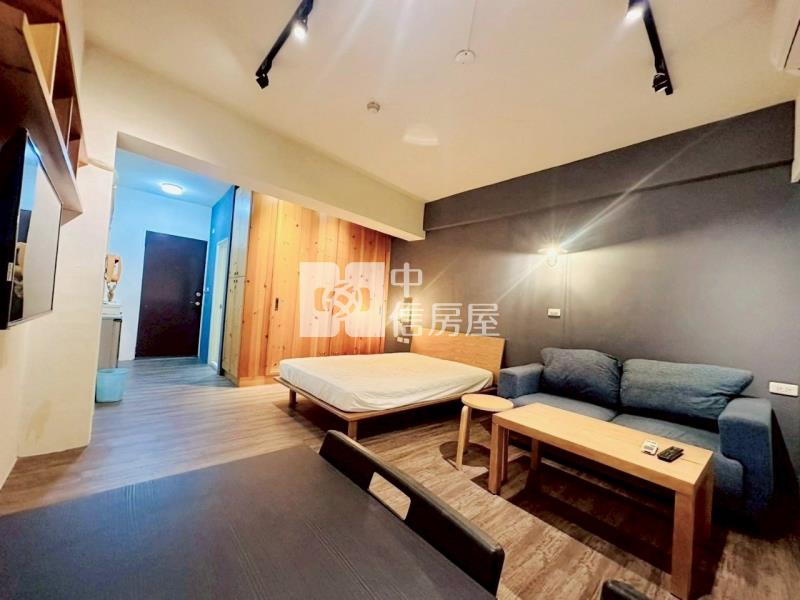 高雄愛河首排工業風整新套房房屋室內格局與周邊環境