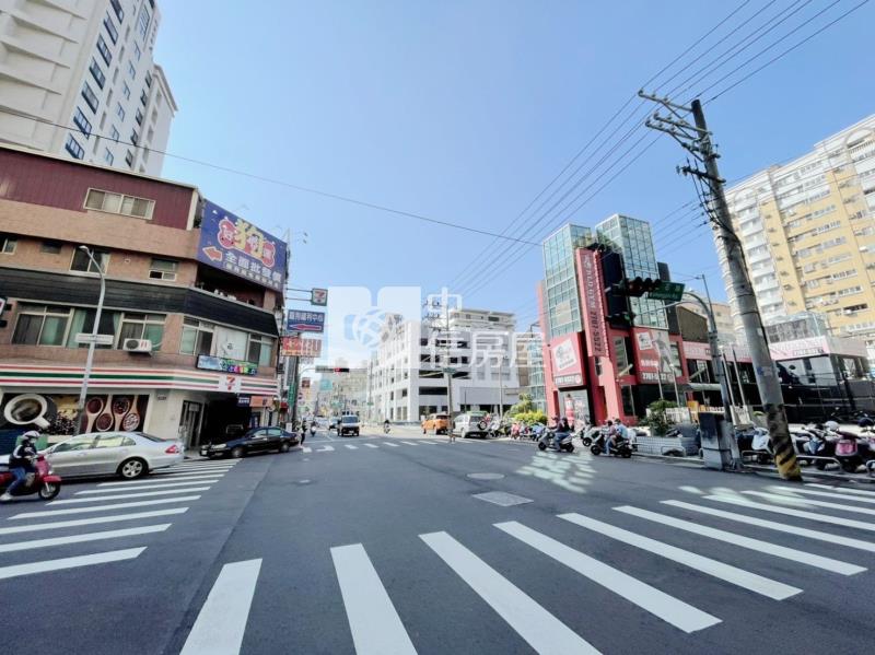 正西屯路1～3樓熱鬧金店面（專任）房屋室內格局與周邊環境