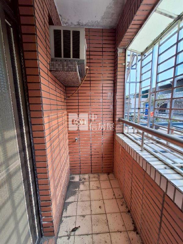 和生市地重劃區旁車庫透天房屋室內格局與周邊環境