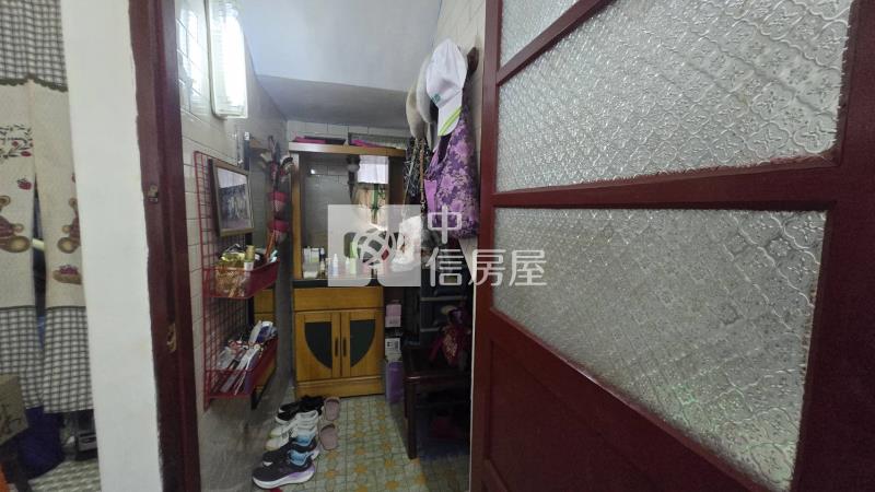 高鐵南路六段稀有農舍房屋室內格局與周邊環境