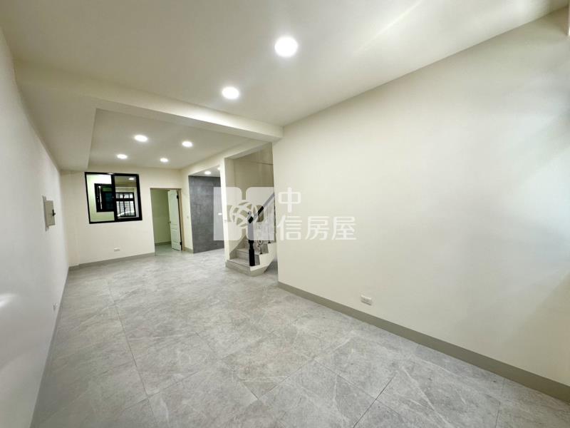 龍潭中興商圈免千萬大面寬活巷透天-全新整理房屋室內格局與周邊環境