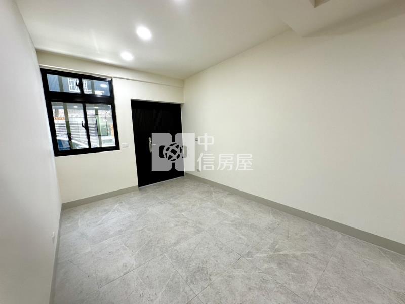 龍潭中興商圈免千萬大面寬活巷透天-全新整理房屋室內格局與周邊環境