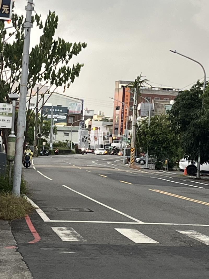 新化中正路面角窗商業寶地房屋室內格局與周邊環境