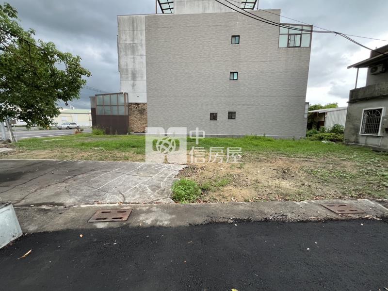 新化中正路面角窗商業寶地房屋室內格局與周邊環境