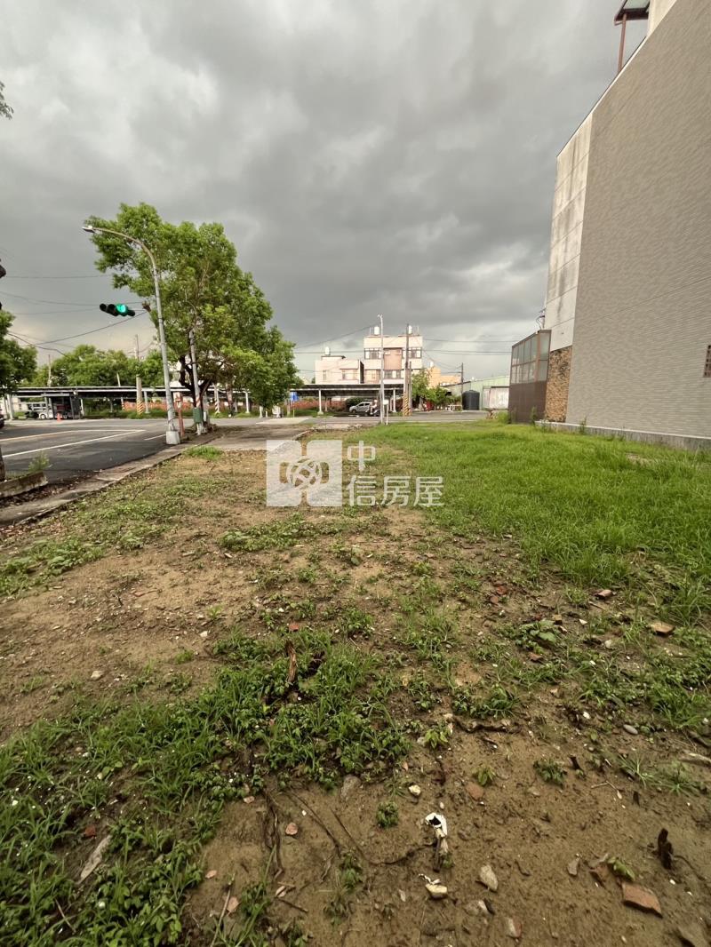 新化中正路面角窗商業寶地房屋室內格局與周邊環境