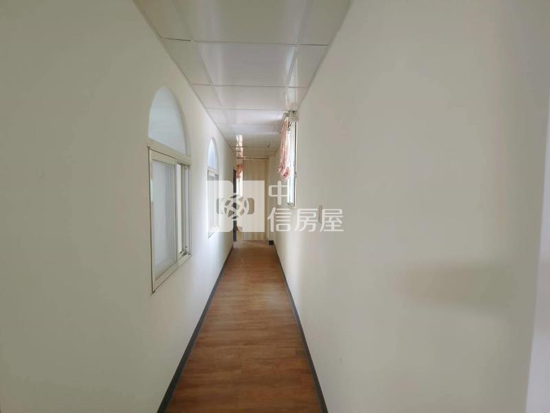 ▲近廟口南榮路頂加大空間房屋室內格局與周邊環境