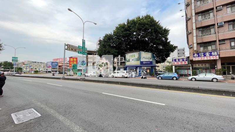 正40米進化路住三收租投資透店房屋室內格局與周邊環境