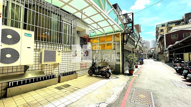 太原綠園道巷內四房前院停車朝南房屋室內格局與周邊環境