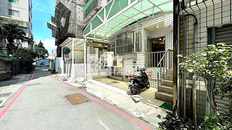 太原綠園道巷內四房前院停車朝南房屋室內格局與周邊環境