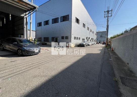 特推*太平乙工三照.鋼構廠房.大面寬.6年新廠.車可達房屋室內格局與周邊環境