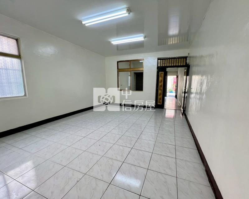 邊間前院停車孝親美透天房屋室內格局與周邊環境