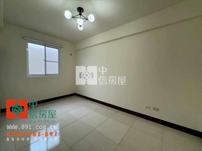 嘉義大學旁車庫別墅房屋室內格局與周邊環境