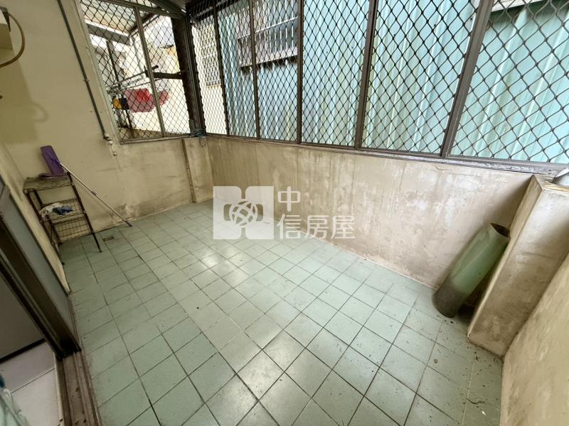 27年朝南大地坪車庫透天房屋室內格局與周邊環境