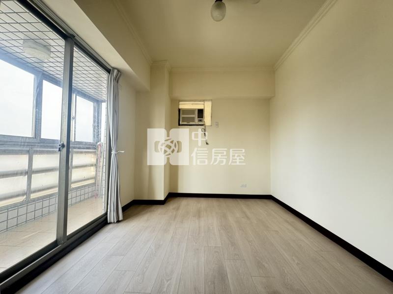 文心中華三房平車房屋室內格局與周邊環境