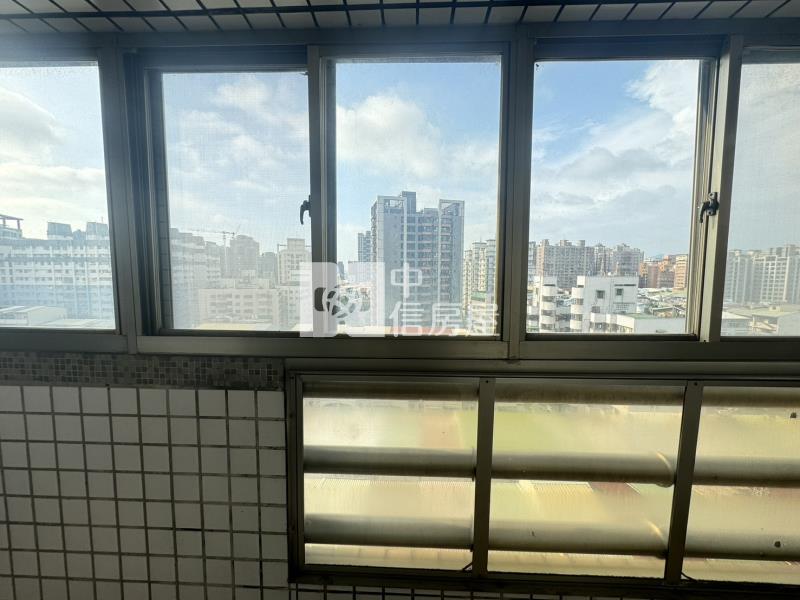 文心中華三房平車房屋室內格局與周邊環境