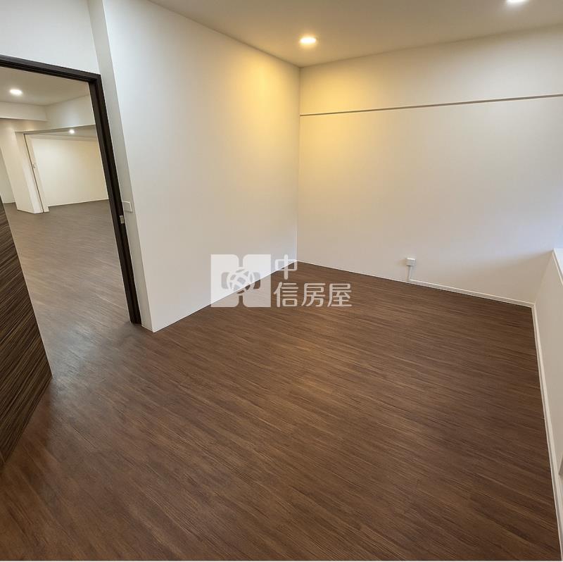 文心國小旁收租金店(專任)房屋室內格局與周邊環境