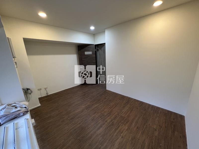 文心國小旁收租金店(專任)房屋室內格局與周邊環境