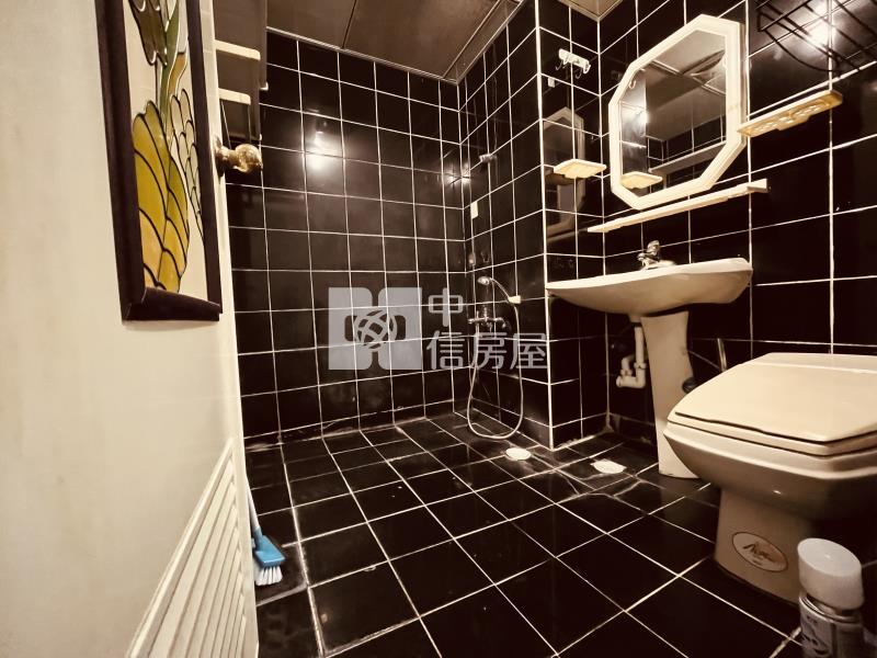 美術館陽台大套房房屋室內格局與周邊環境